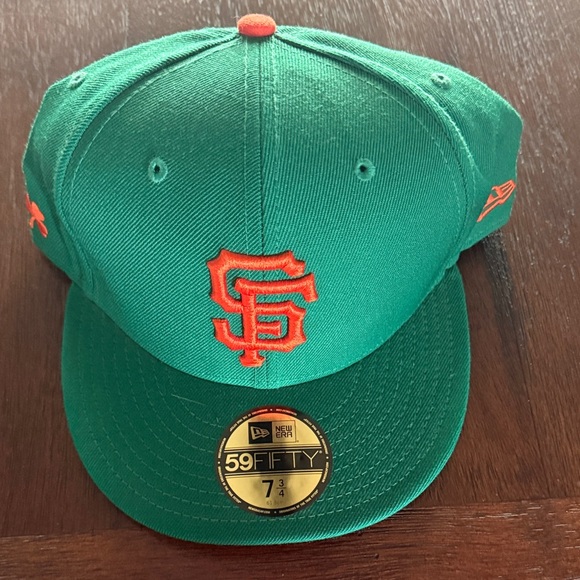 San Francisco Giants New Era Green Cap with Orange Logo 7 3/4 Irish - Picture 6 of 6